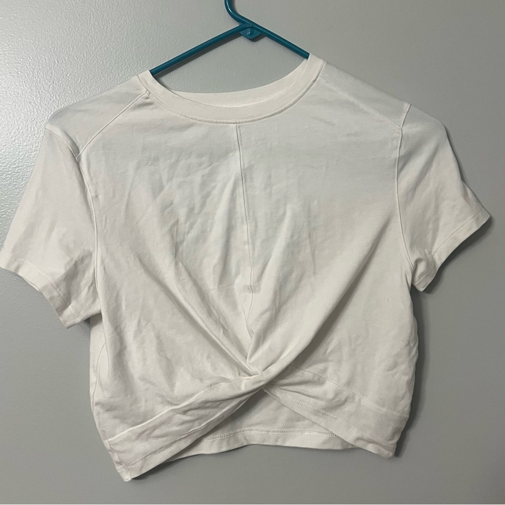 Alphalete cropped t shirt. Size small.